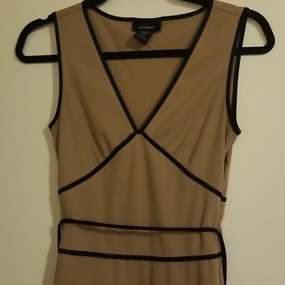 Express dress - Picture 3 of 5